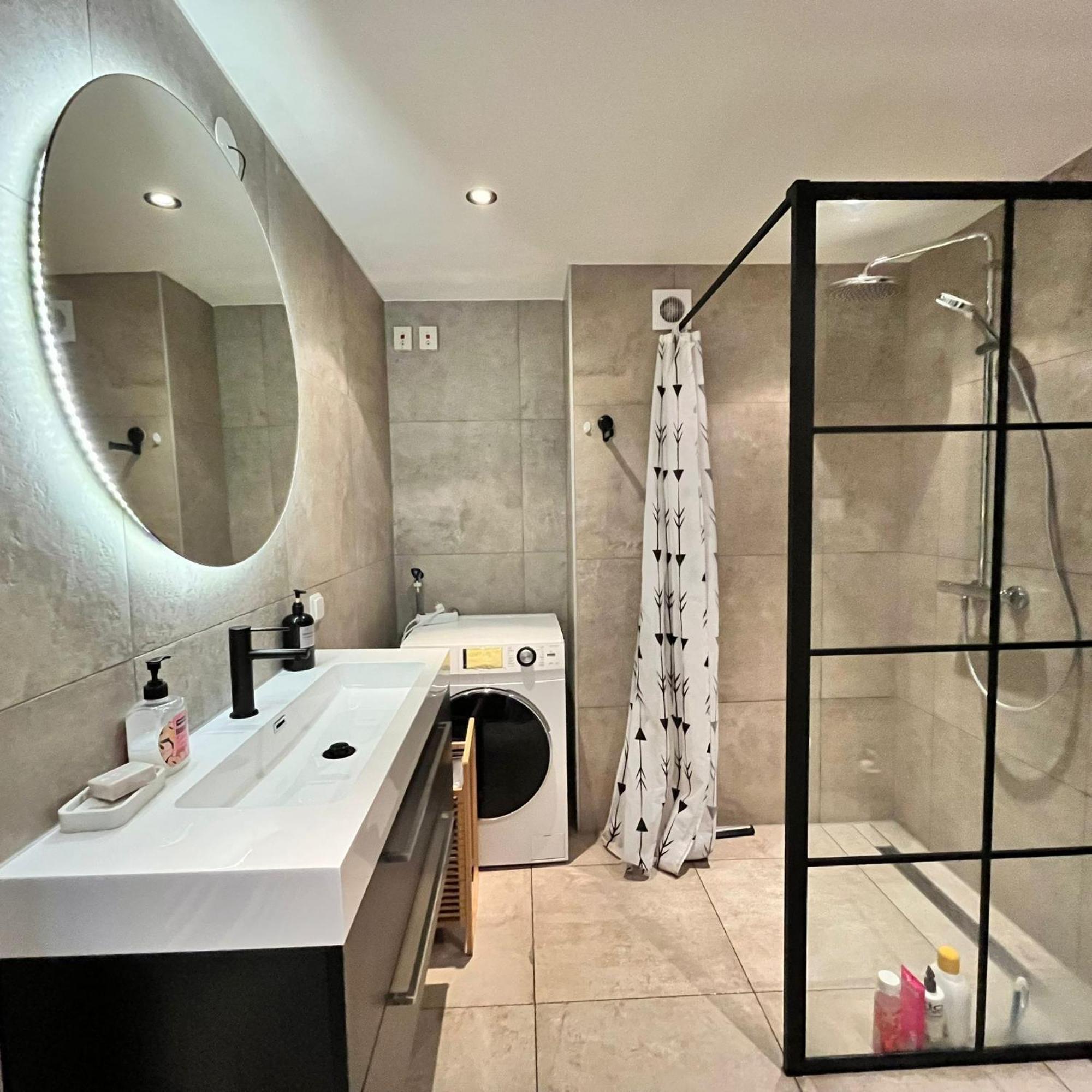 Lovely And Spacious Apartment In 퓨머랜드 외부 사진