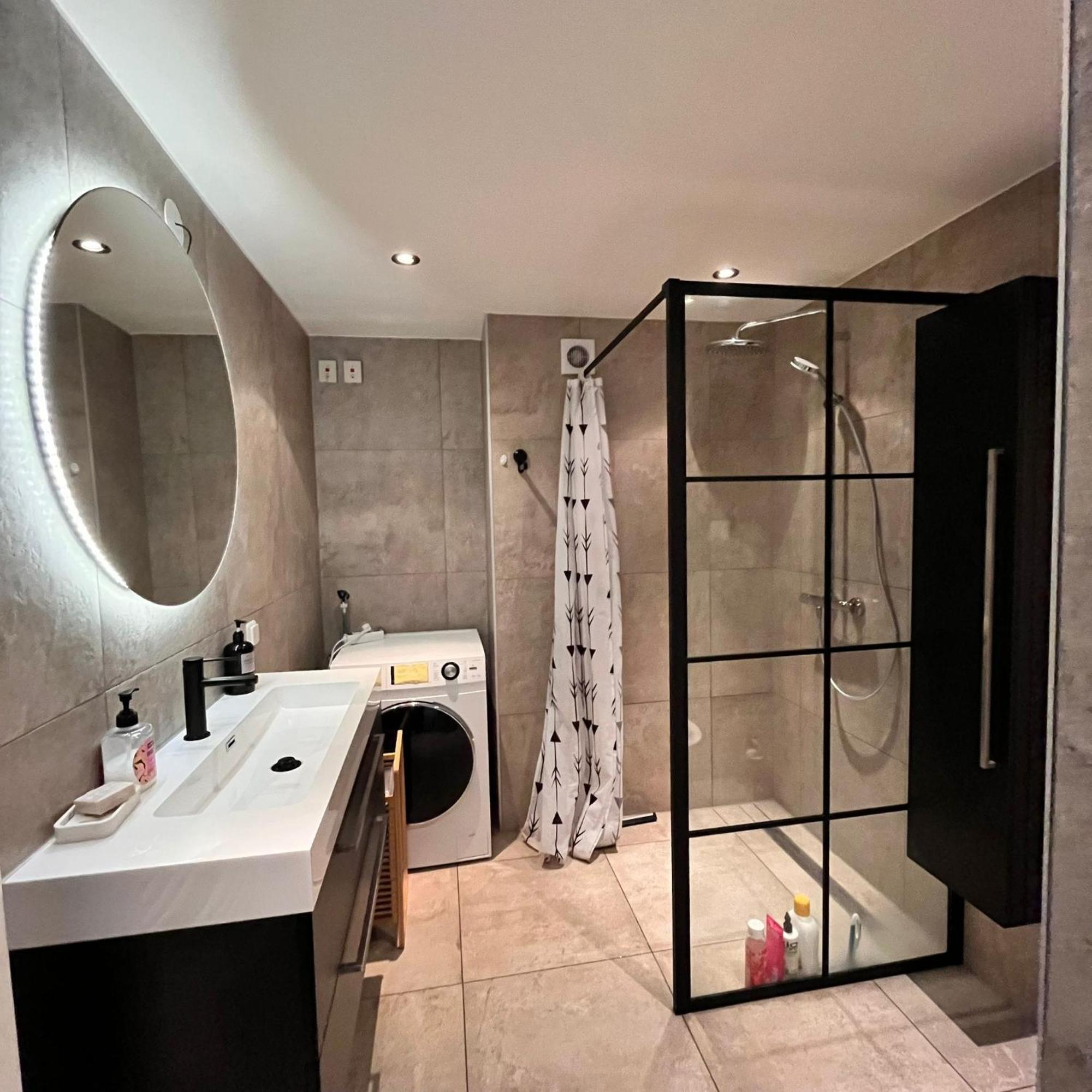 Lovely And Spacious Apartment In 퓨머랜드 외부 사진