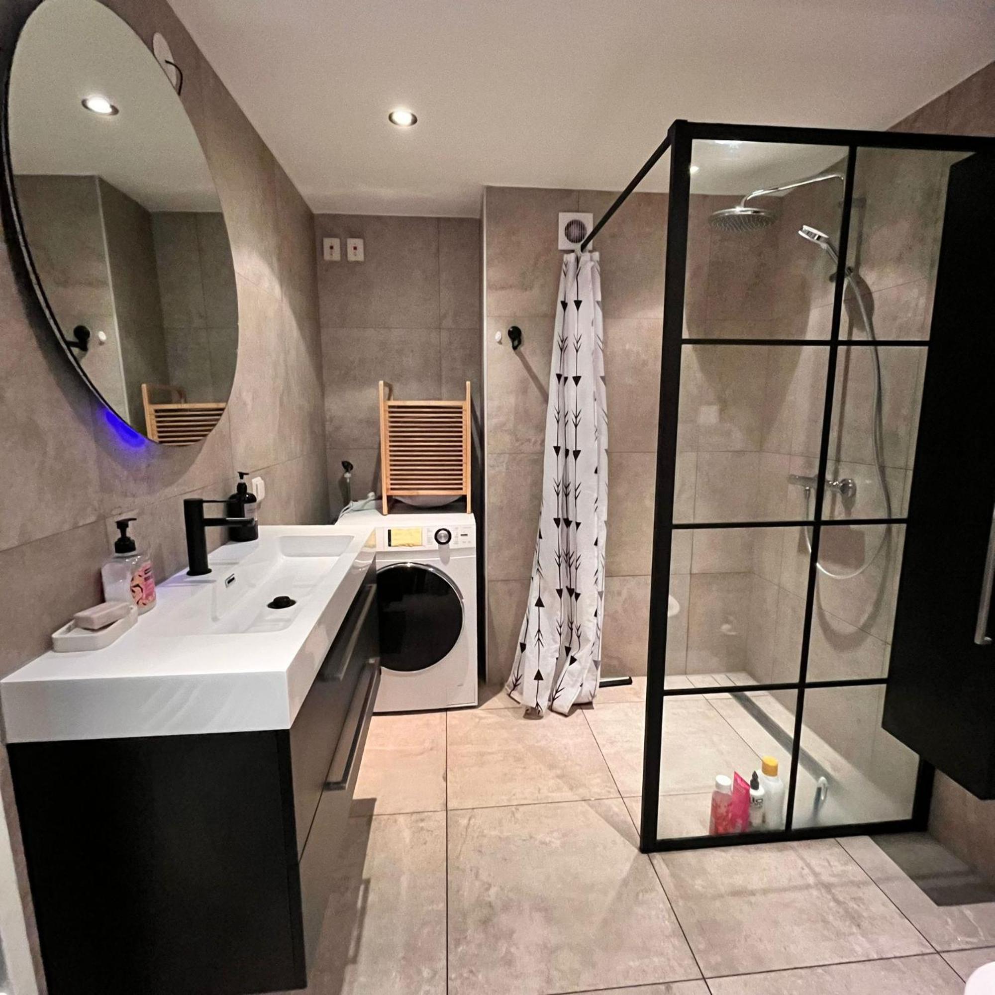 Lovely And Spacious Apartment In 퓨머랜드 외부 사진